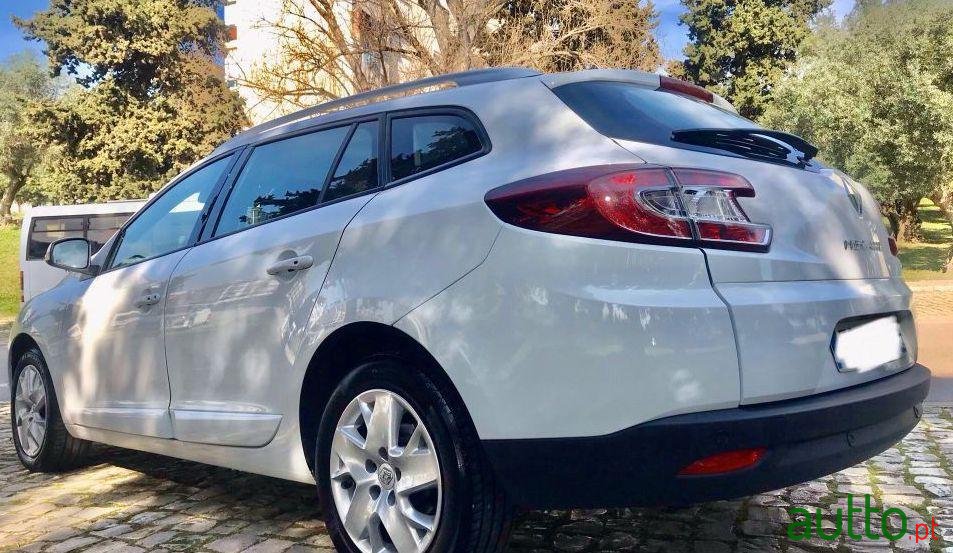 2016' Renault Megane Sport Tourer photo #3