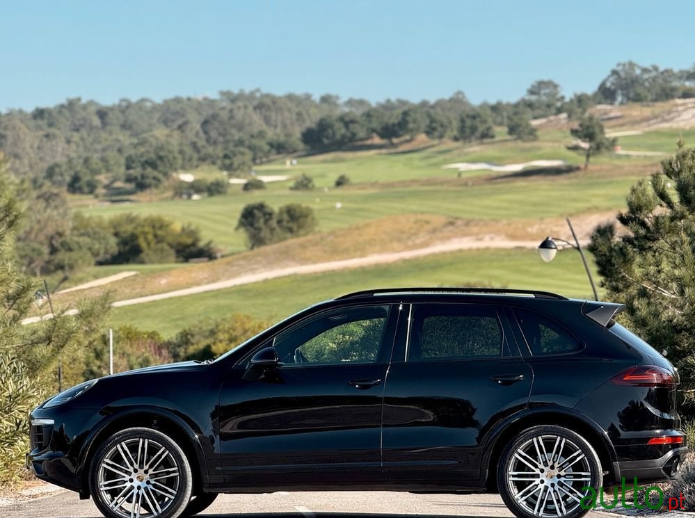 2015' Porsche Cayenne photo #3