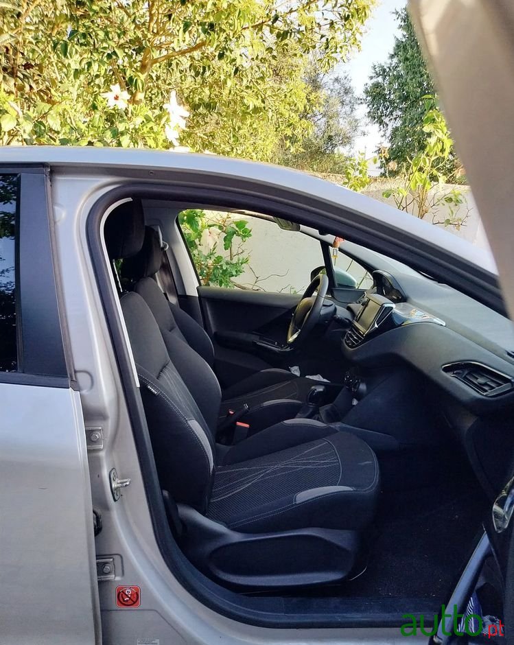 2013' Peugeot 208 1.2 Vti Active photo #4