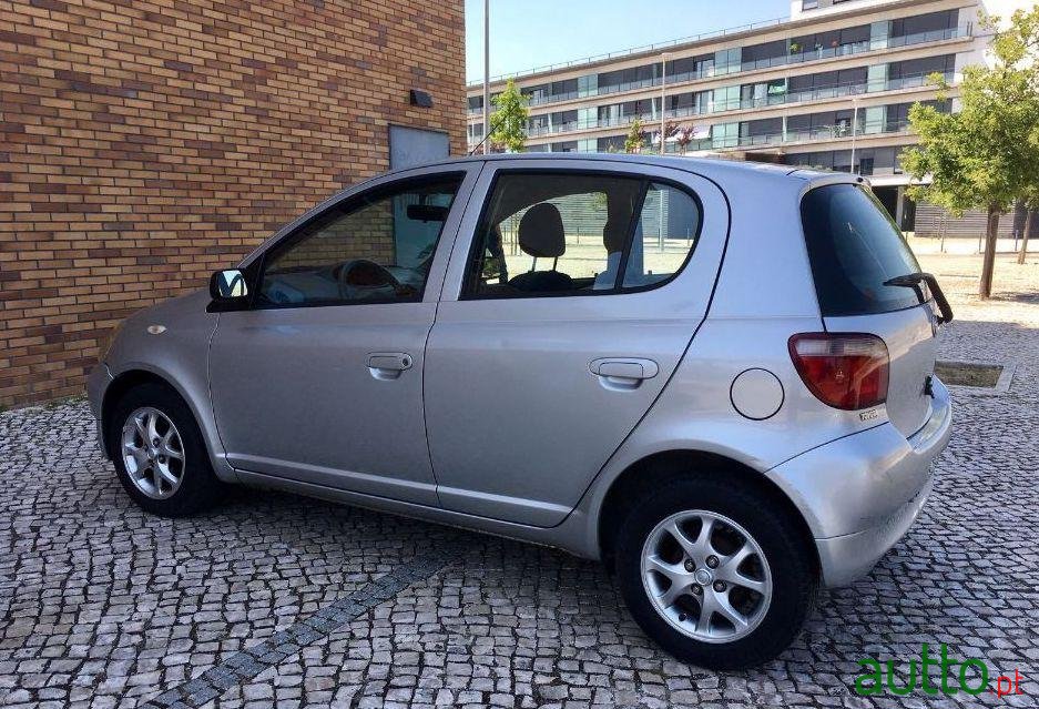 2002' Toyota Yaris 1.0 Vvti photo #2