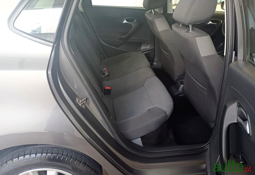 2014' Volkswagen Polo photo #5