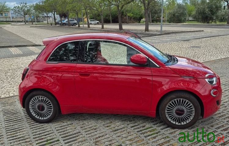 2023' Fiat 500e Red photo #4