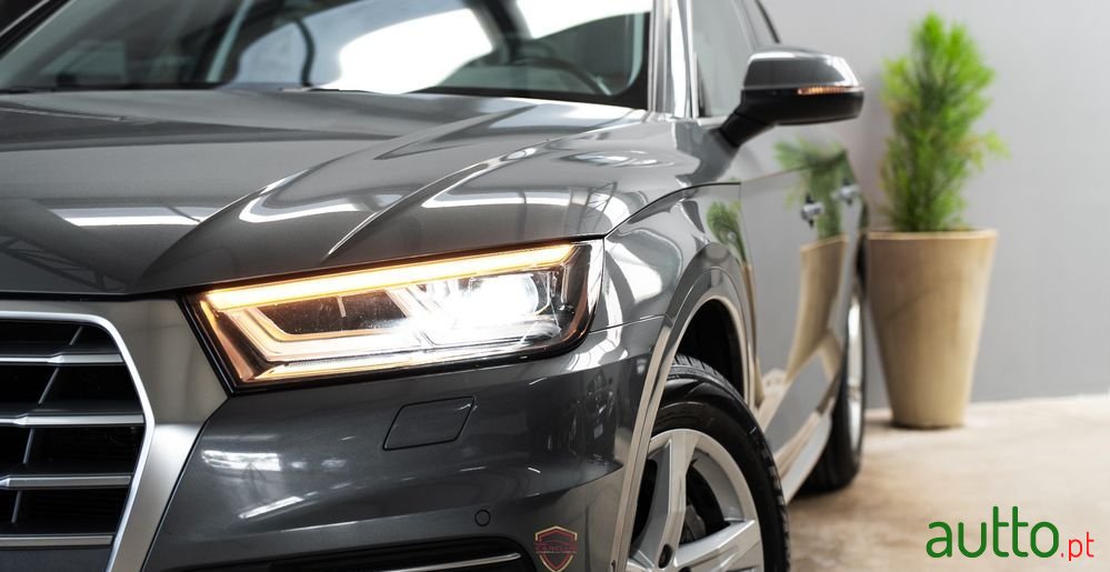 2020' Audi Q5 35 Tdi S Tronic photo #3