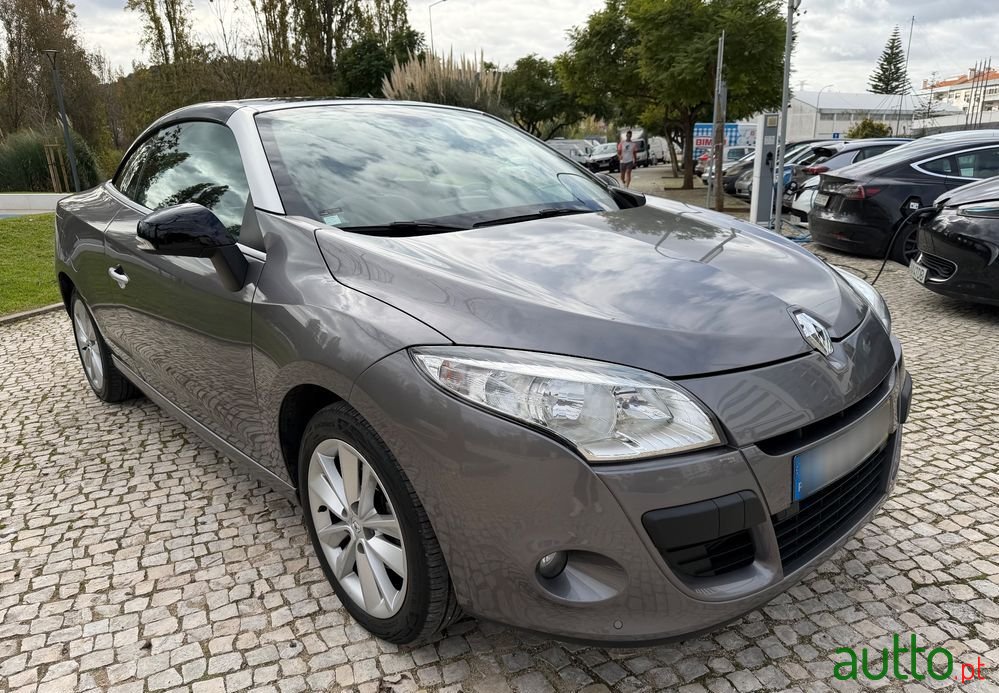 2012' Renault Megane photo #3