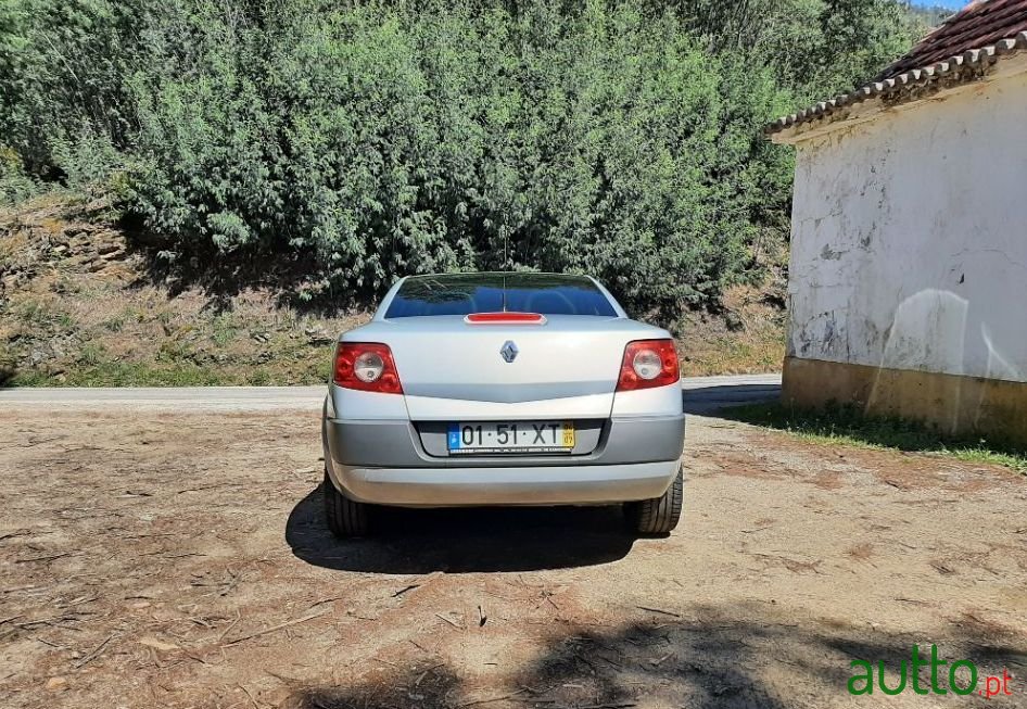 2004' Renault Megane photo #3