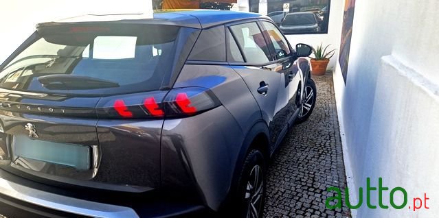 2023' Peugeot 2008 photo #3