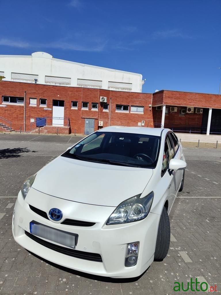 2010' Toyota Prius photo #2