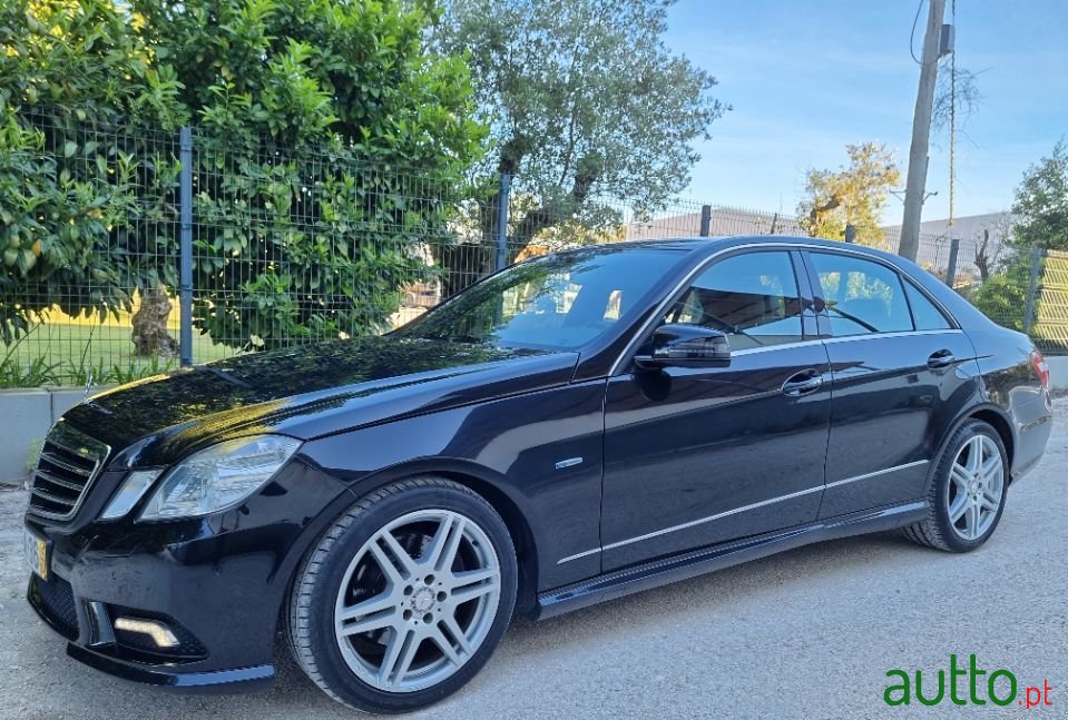 2010' Mercedes-Benz E-350 photo #1