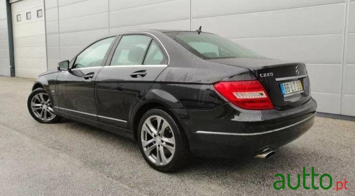 2011' Mercedes-Benz 220 Avantgarde photo #3