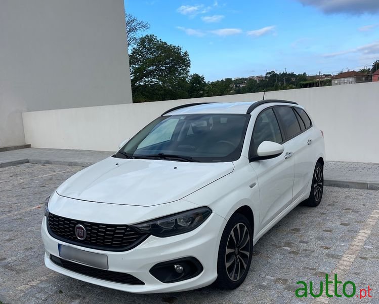 2020' Fiat Tipo Station Wagon photo #1