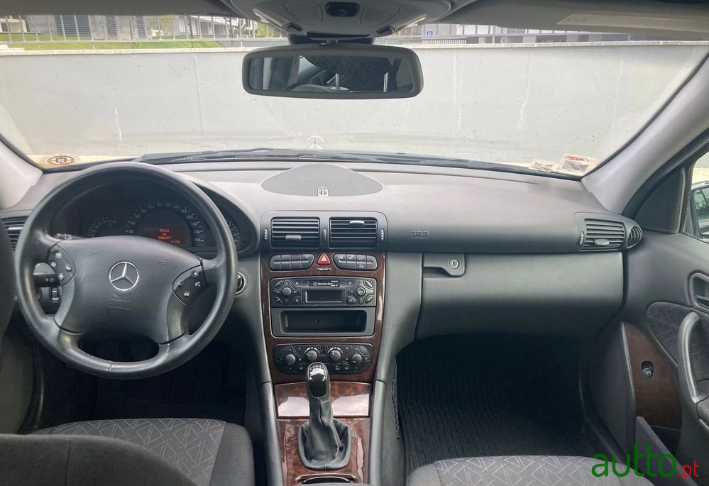 2001' Mercedes-Benz Classe C photo #2