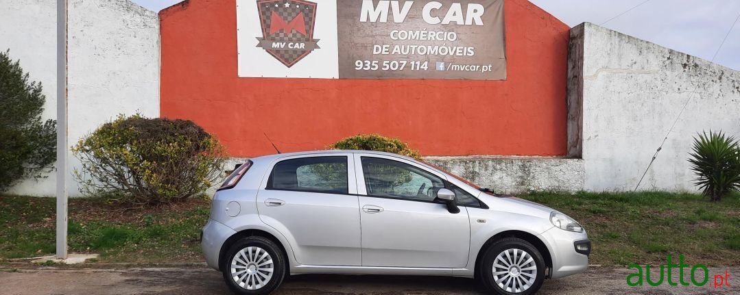 2011' Fiat Punto photo #5