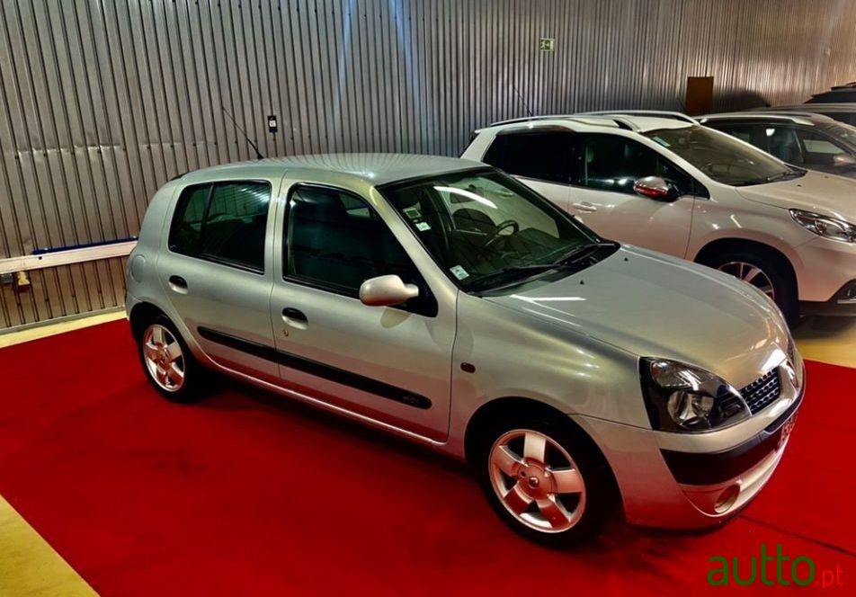 2001' Renault Clio Previlege photo #3
