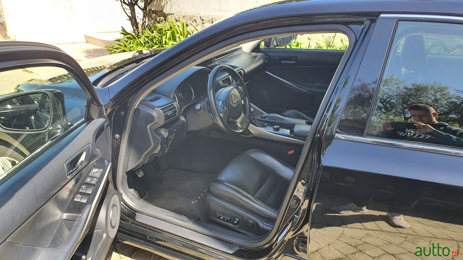 2013' Lexus IS 300 Hybrid photo #3