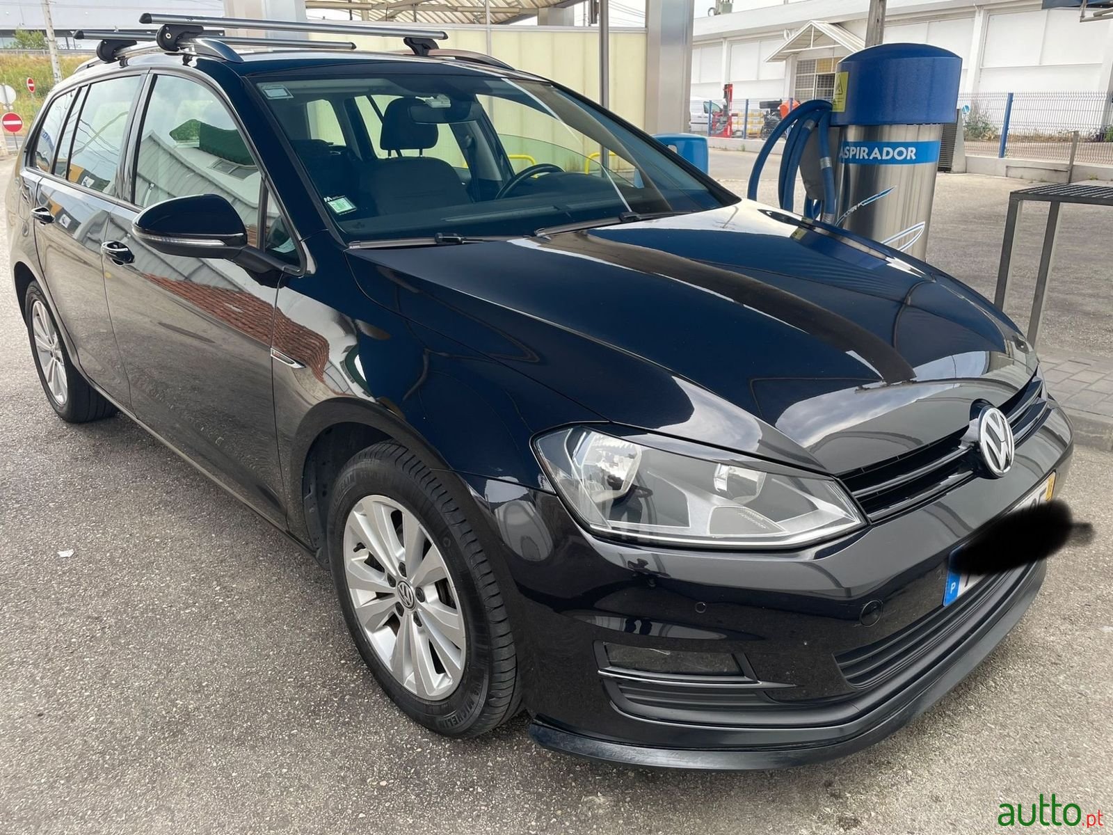 2016' Volkswagen Golf photo #2