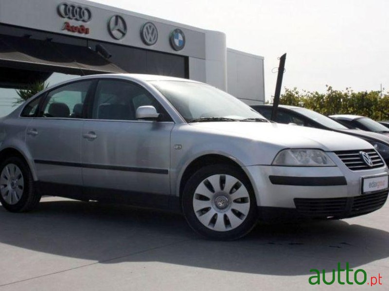 2002' Volkswagen Passat photo #2