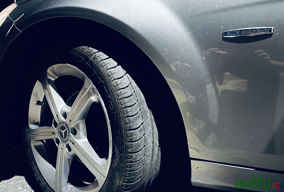 2011' Mercedes-Benz C-200 photo #6