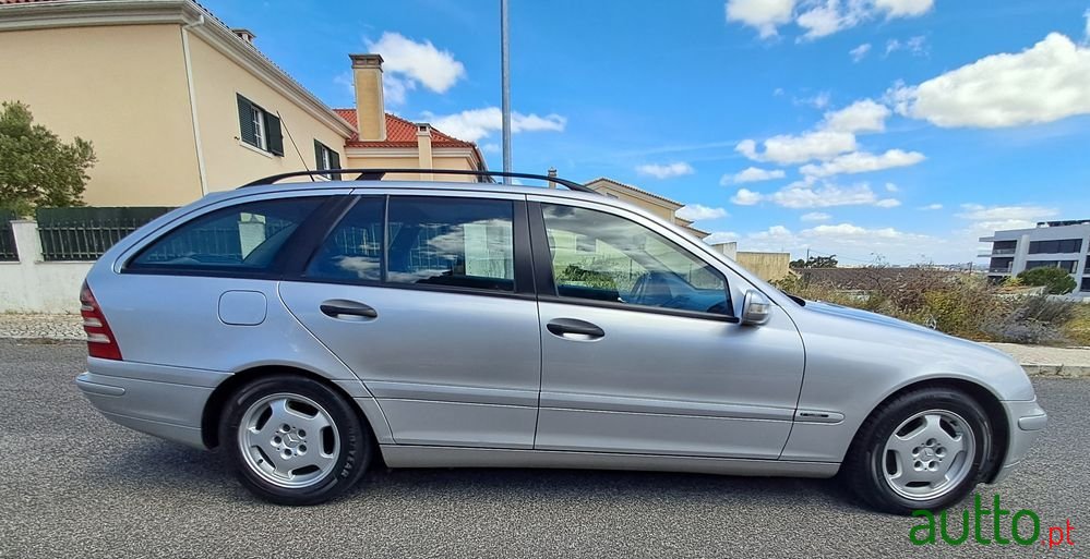 2004' Mercedes-Benz C 220 photo #6