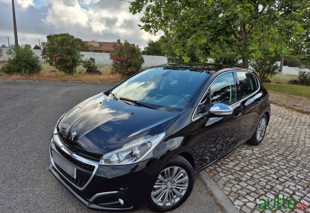 2015' Peugeot 208 photo #2