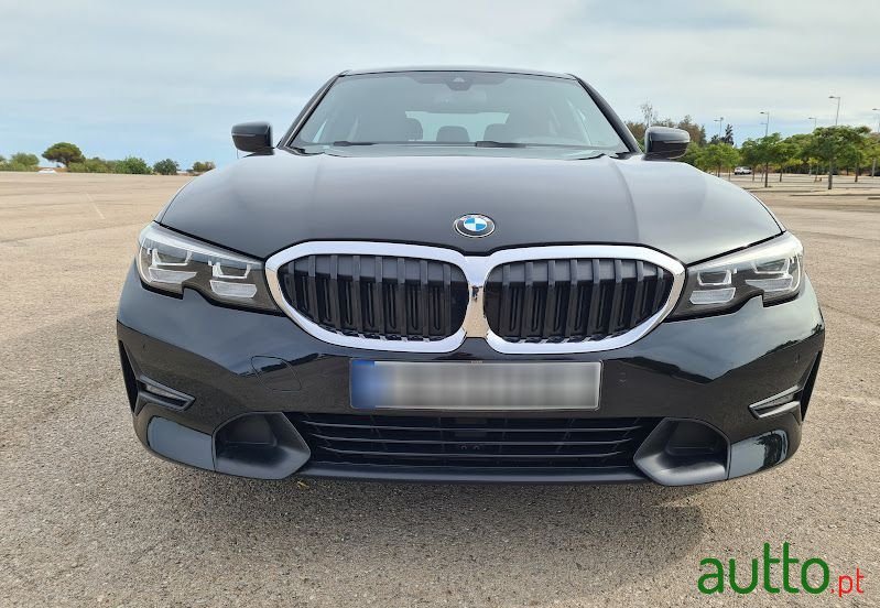 2019' BMW 320 photo #3