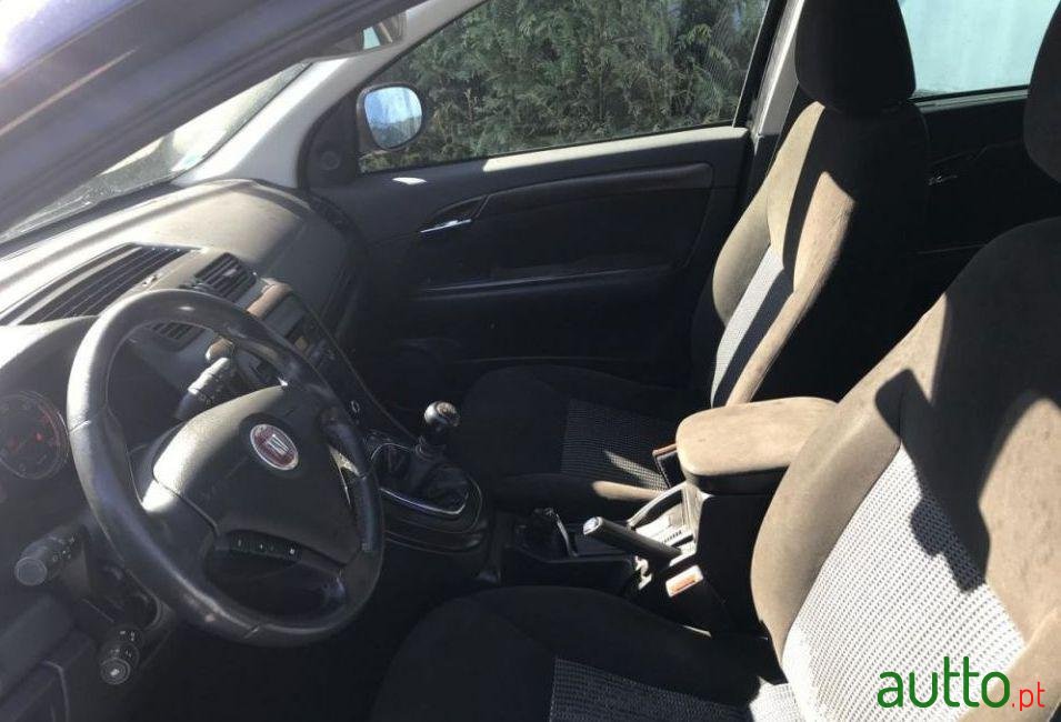 2008' Fiat Croma photo #2