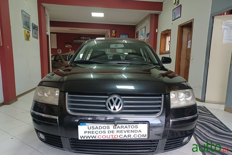 2001' Volkswagen Passat photo #2