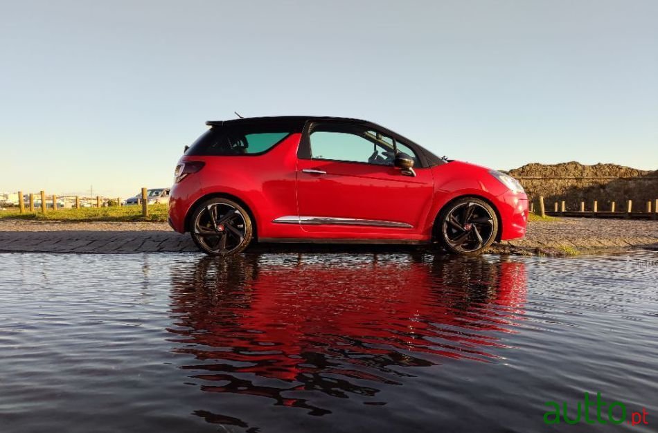 2011' Citroen DS3 photo #1