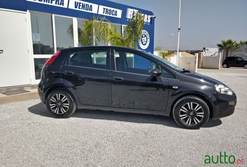 2015' Fiat Punto photo #4