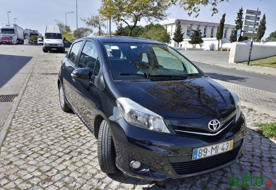 2011' Toyota Yaris photo #5