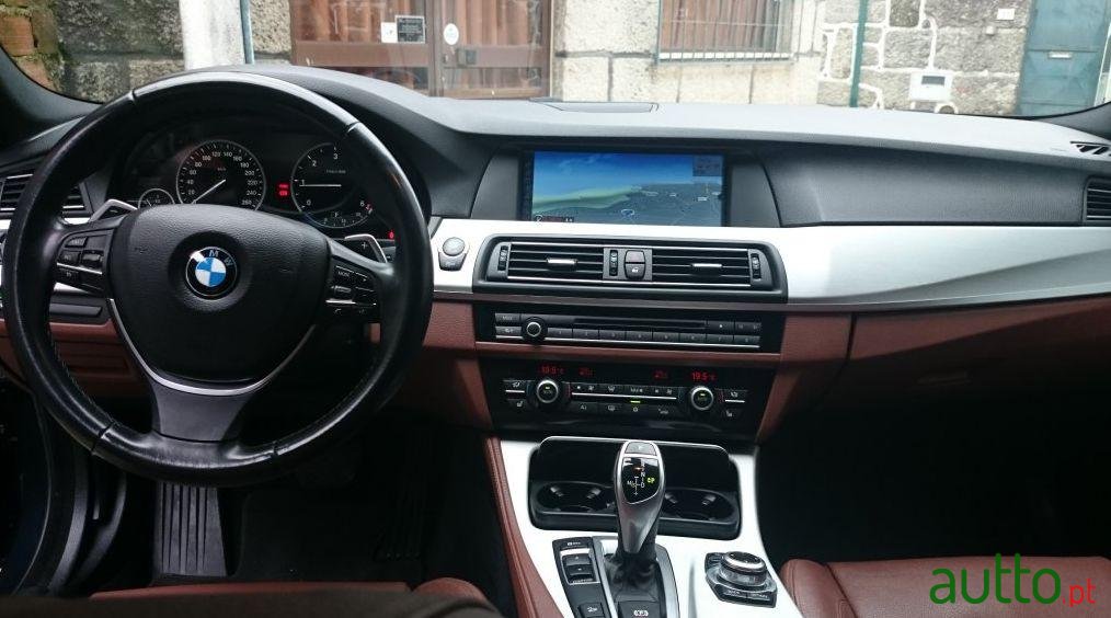 2012' BMW 525 D Xdrive Pack M Auto photo #2