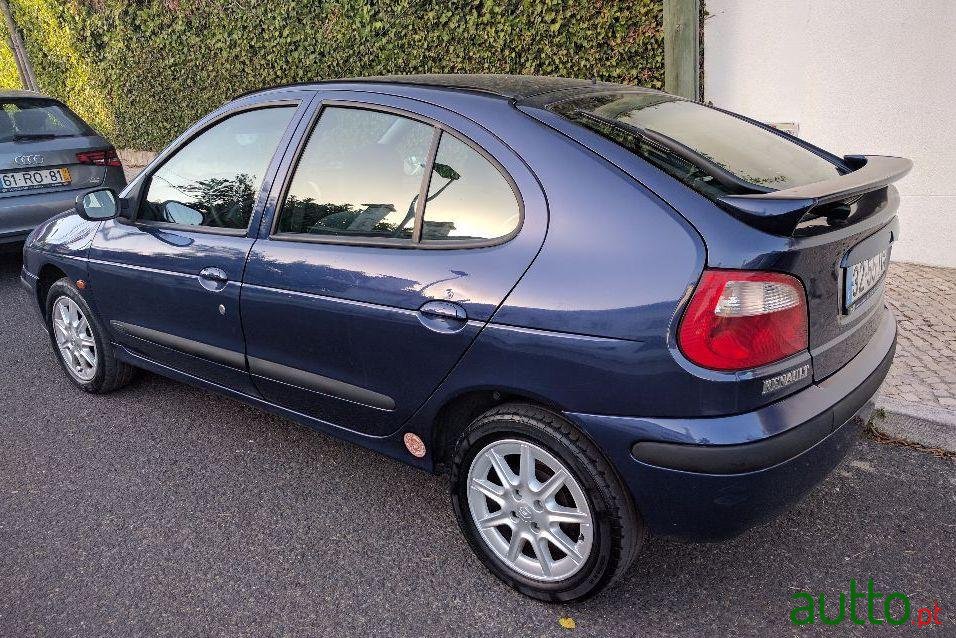 2002' Renault Megane photo #2