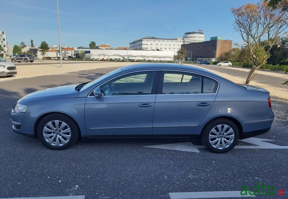 2009' Volkswagen Passat photo #4