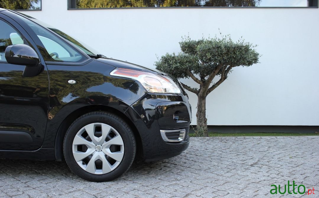 2010' Citroen C3 Picasso photo #4