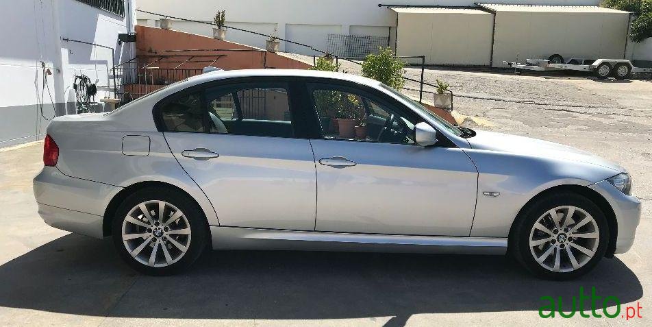 2009' BMW 320 Sport photo #2