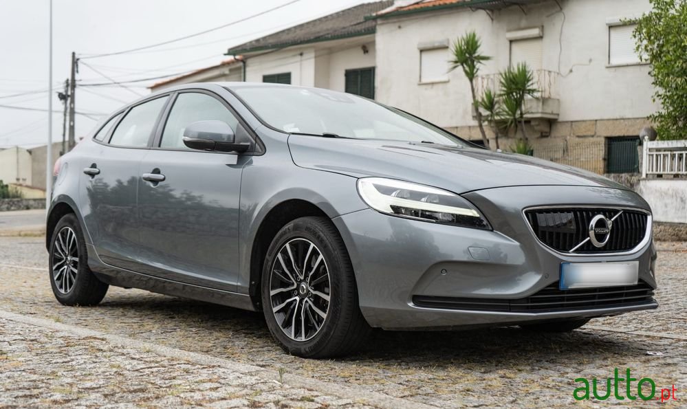 2017' Volvo V40 photo #1
