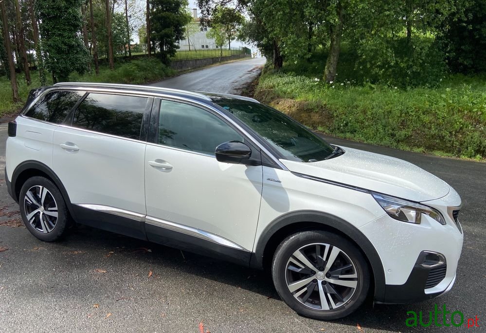 2019' Peugeot 5008 photo #1