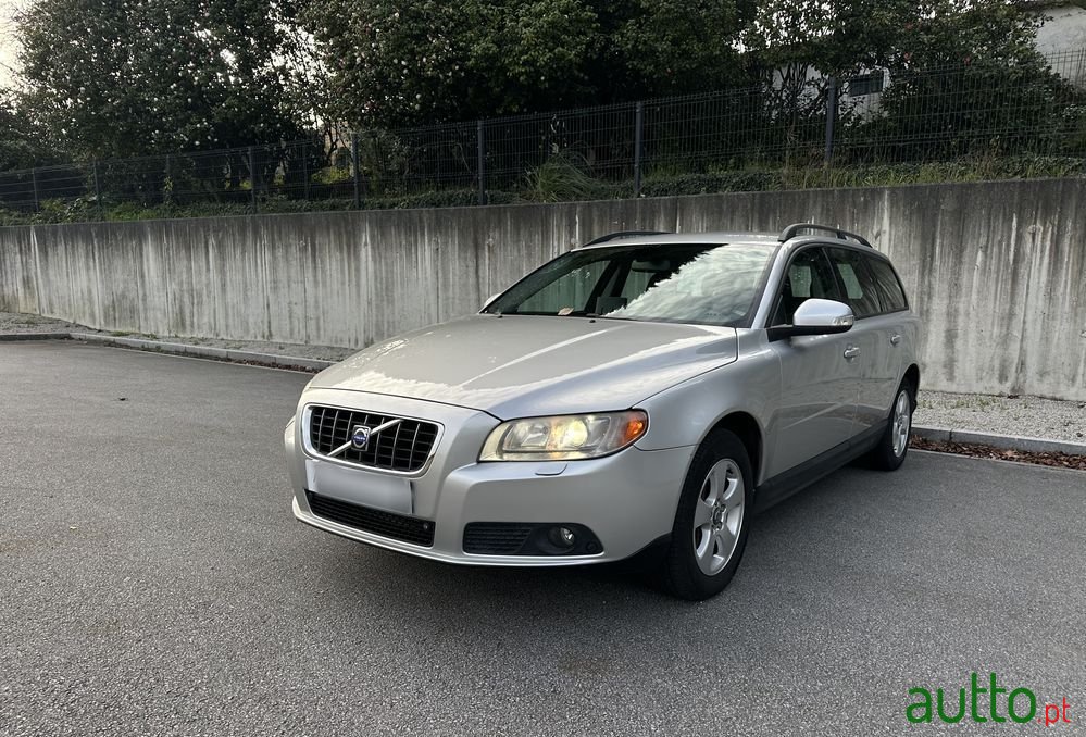2010' Volvo V70 photo #1