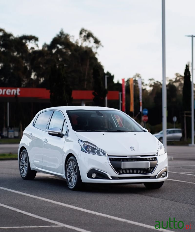 2015' Peugeot 208 1.6 Bluehdi Allure photo #4
