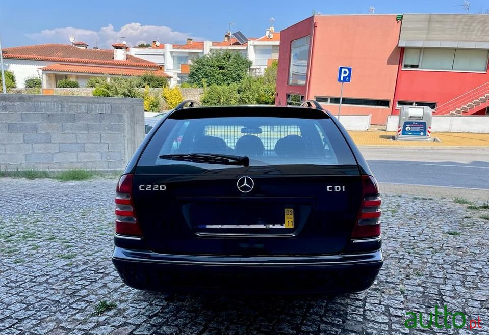 2004' Mercedes-Benz C-220 photo #2