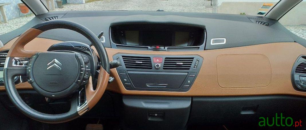 2007' Citroen C4 Picasso photo #3