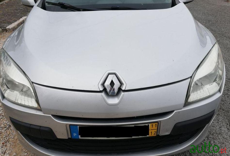 2011' Renault Megane photo #1