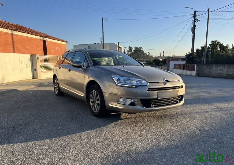 2011' Citroen C5 Break photo #1