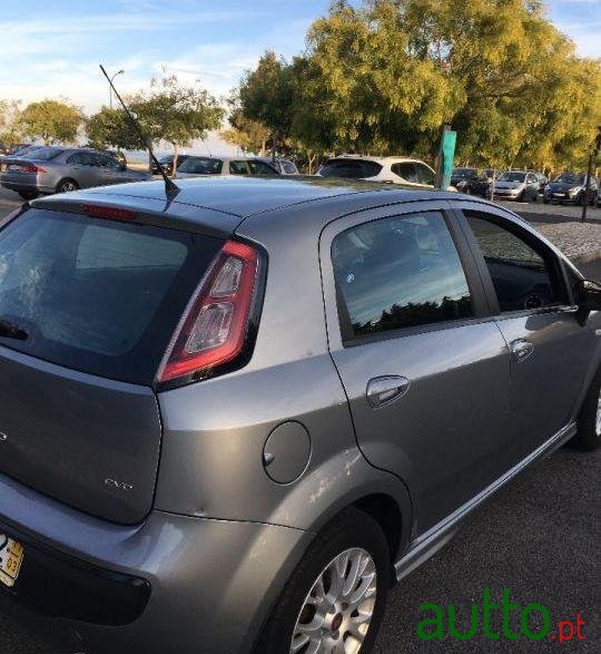 2011' Fiat Grande Punto photo #2