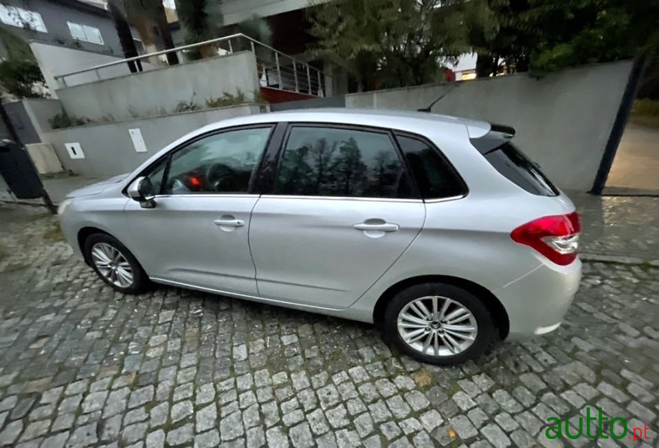 2011' Citroen C4 photo #3