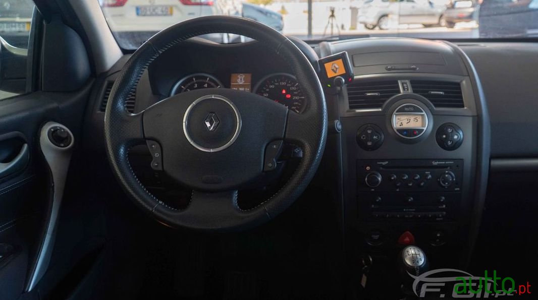 2008' Renault Megane Break photo #1