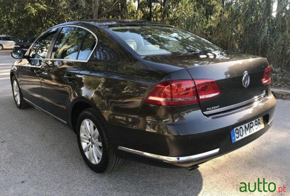 2012' Volkswagen Passat photo #1