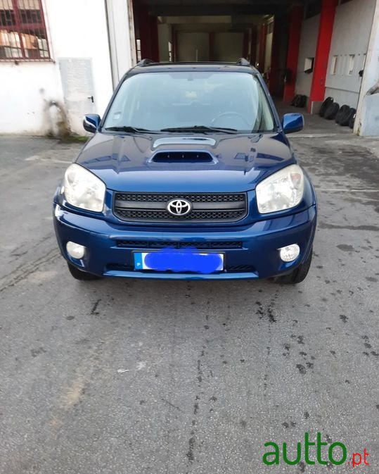 2004' Toyota RAV4 photo #1