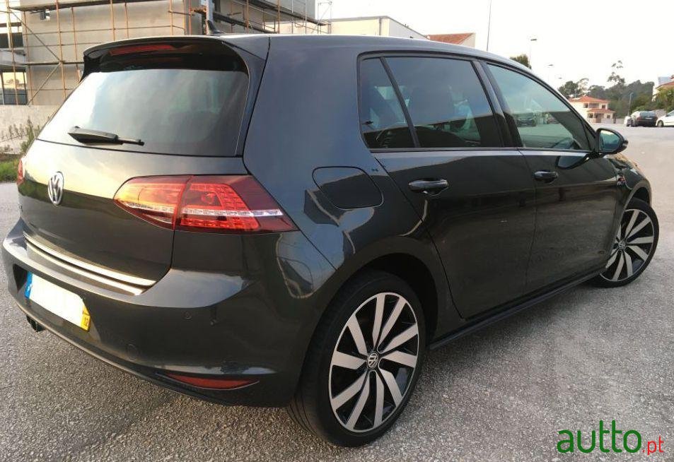 2015' Volkswagen Golf photo #2