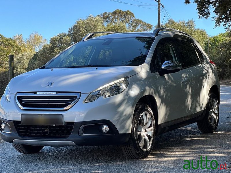 2013' Peugeot 2008 photo #1