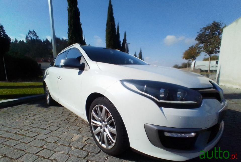 2016' Renault Megane Sport Tourer photo #2